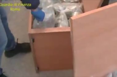 Al porto di Civitavecchia con 200 kg marijuana, arrestato corriere sardo