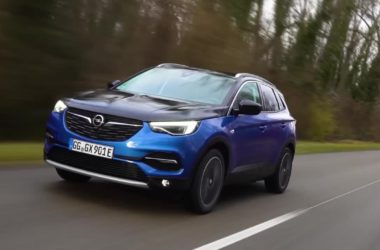 Opel Grandland X ibrida: 300cv e trazione integrale ad emissioni ridotte