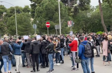 Covid, monta protesta acconciatori ed estetiste a Palermo