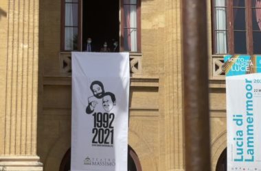 Strage di Capaci, un lenzuolo della memoria al Teatro Massimo di Palermo