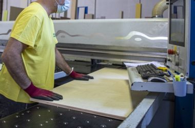 Lavoro, nel primo trimestre assunzioni in calo ma saldo positivo