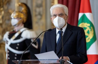 Mattarella consegna bandiera per Tokyo2020 “Messaggio di speranza”