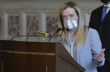 Ddl Zan, Meloni “Fermare l’iter e risolvere controversia con Vaticano”