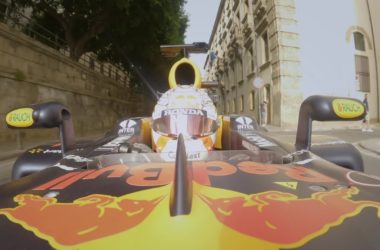 A Palermo sfreccia un’auto di Formula 1