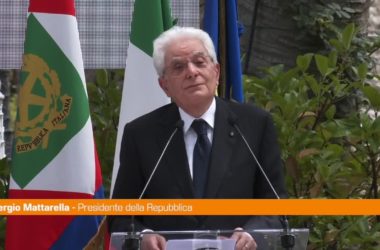 Mattarella consegna il tricolore per Tokyo2020