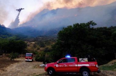 Incendi, Sicilia chiede stato mobilitazione Protezione civile al Governo