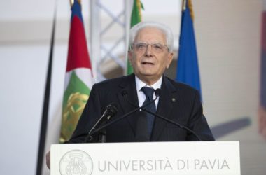 Mattarella “Non si invochi la libertà per sottrarsi al vaccino”