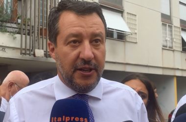 Salvini “Mettere per iscritto che nessuno pagherà più tasse”