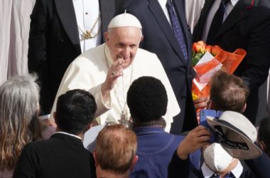 Papa “Serve soluzione per migranti e rifugiati Libia”