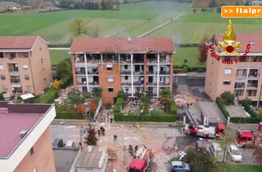 Esplosione e crollo palazzina a Pinerolo, morta un’anziana