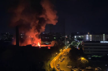 Incendio negli stabilimenti dell’ex Mira Lanza di Roma