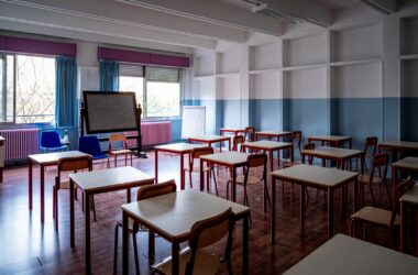 Non mandano i figli a scuola, a Pozzuoli denunciati 106 genitori