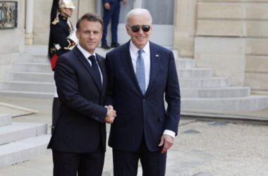 Biden incontra Macron “Tutta l’Europa è minacciata dalla Russia”