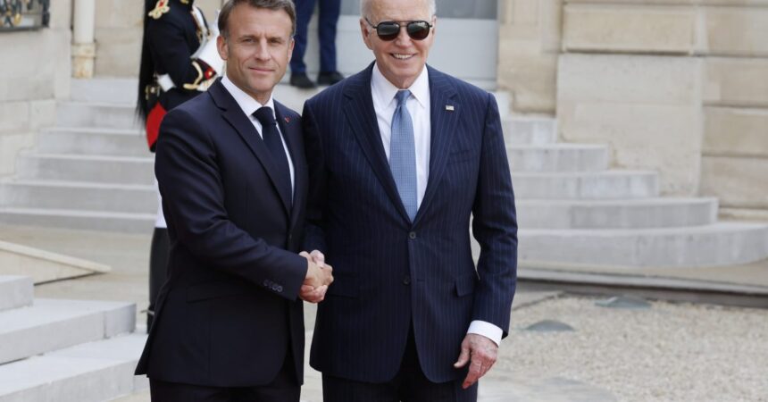 Biden incontra Macron “Tutta l’Europa è minacciata dalla Russia”