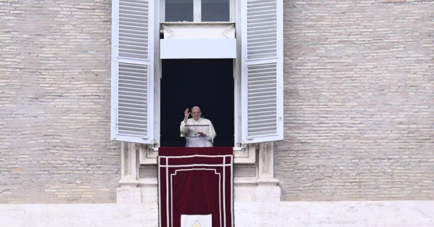 Papa “Agire con ogni mezzo per soccorrere popolazione stremata Gaza”