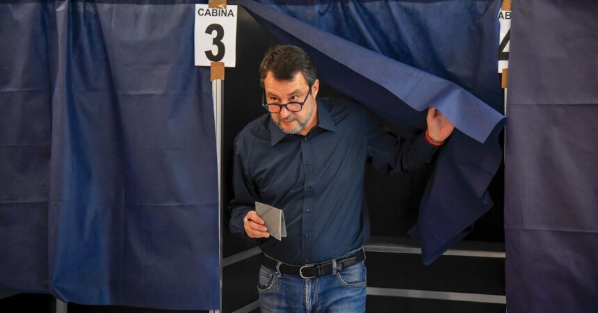 Salvini “Lega viva e vivace. Bossi vota un altro partito? Stranezze”