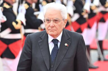 Mattarella consegna il tricolore per Parigi 2024