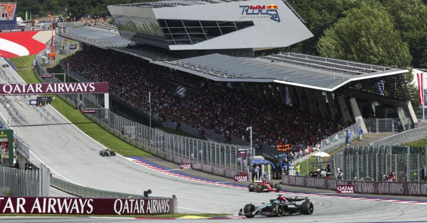 Scontro Verstappen-Norris, Russell vince in Austria e Sainz terzo