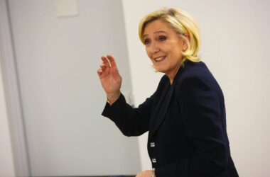 Francia, la destra al 34%. Le Pen “Blocco Macron quasi cancellato”