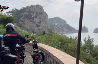 A Capri controlli dei carabinieri con pattuglie, motovedette e bici