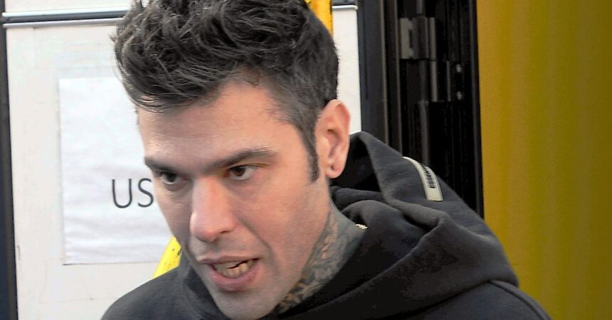 Fedez ricoverato dopo un’emorragia “Grazie di cuore ai dottori”