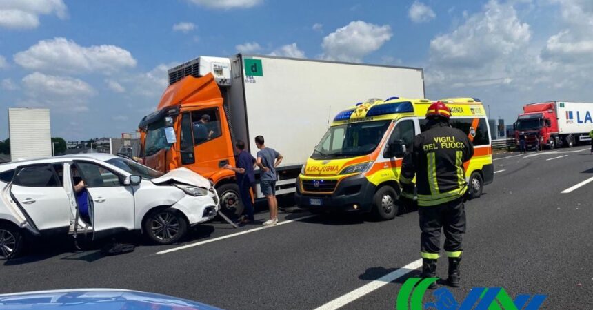 Grave incidente sulla A4, un morto e 17 feriti