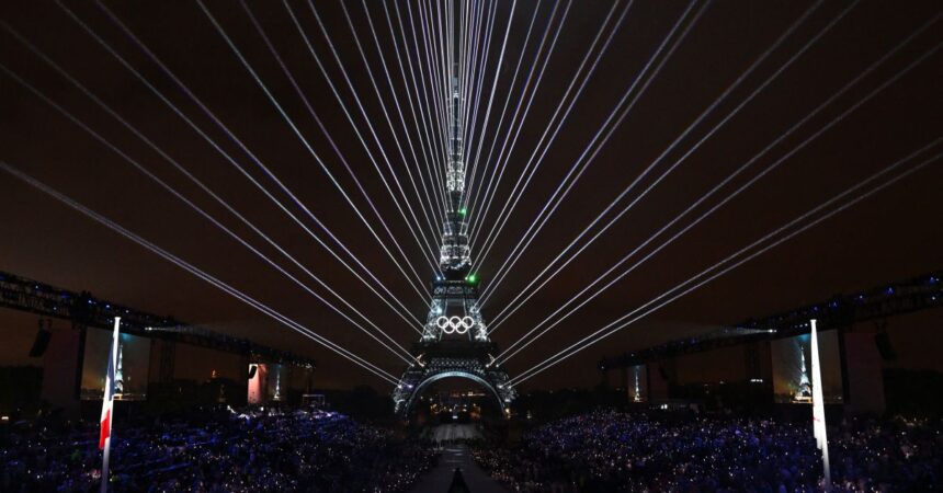 Show sulla Senna e gran finale al Trocadero, è l’ora di Parigi