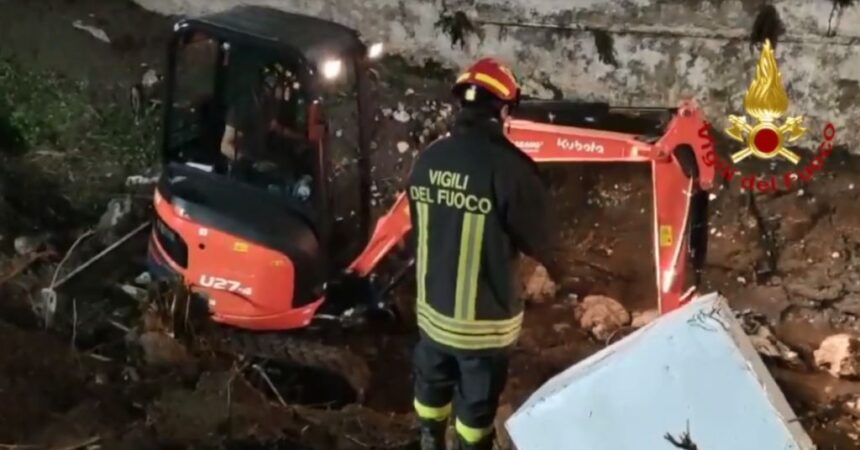 Frana nel casertano per il maltempo, si cercano due dispersi