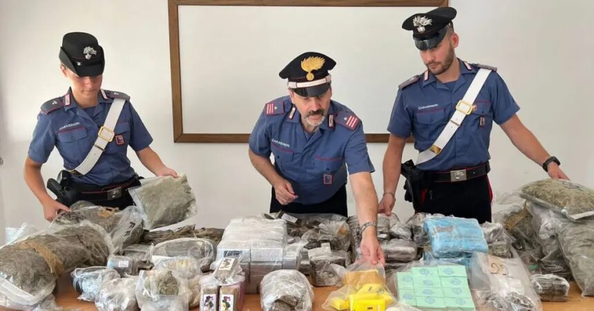 Roma, arrestato 31enne trovato con 98,5 kg di droga in casa