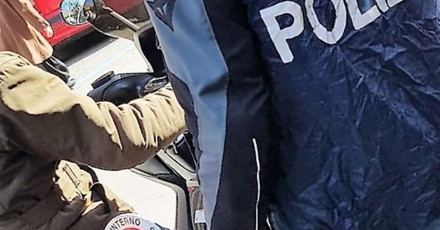 Sfreccia su uno scooter con 4 chili di hashish, donna “corriere” arrestata a Palermo