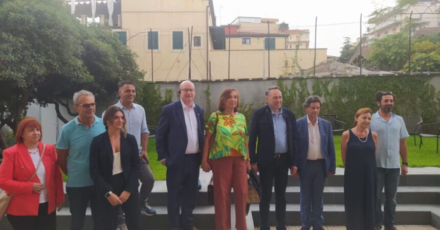 Migranti, la Commissione Ue in visita a Catania