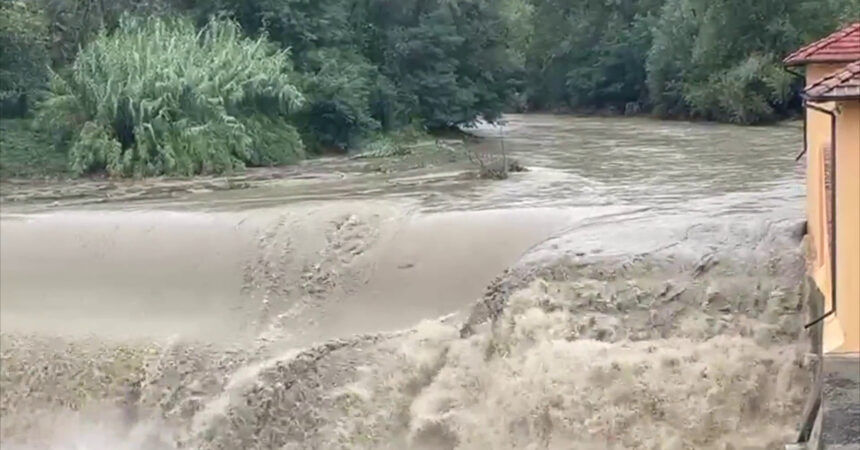 Si alza il livello del torrente Savena a Bologna