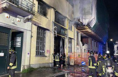 Incendio in un emporio cinese a Milano, morti tre giovani