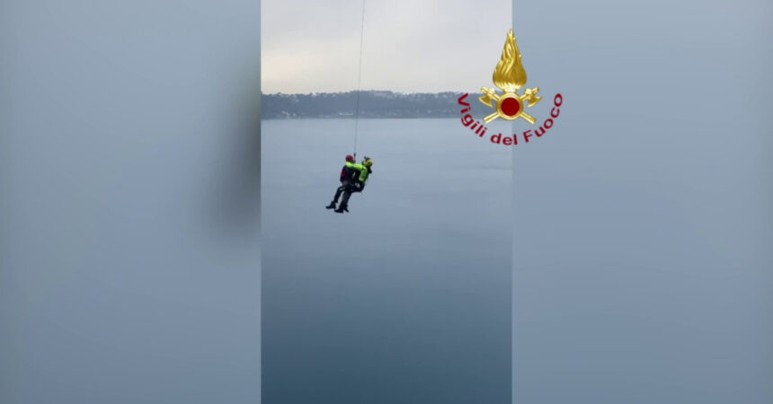 Soccorsi con l’elicottero 2 turisti dispersi zona boscosa Lago Albano