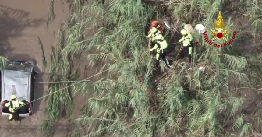 Maltempo killer nel Foggiano, ricognizione aerea dei Vigili del fuoco