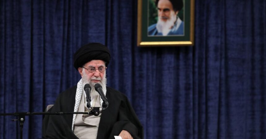 Khamenei “Israele non otterrà mai la vittoria su Hamas e Hezbollah”