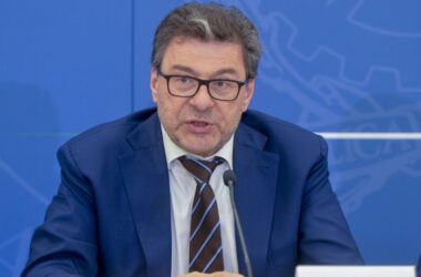 Giorgetti “Soddisfazione per avanzo primario positivo, debito un fardello”