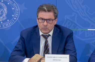 Giorgetti “Senza proposte ministeri su tagli farò io parte del cattivo”