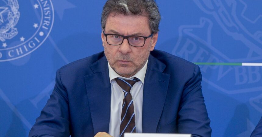 Giorgetti “Senza proposte ministeri su tagli farò io parte del cattivo”