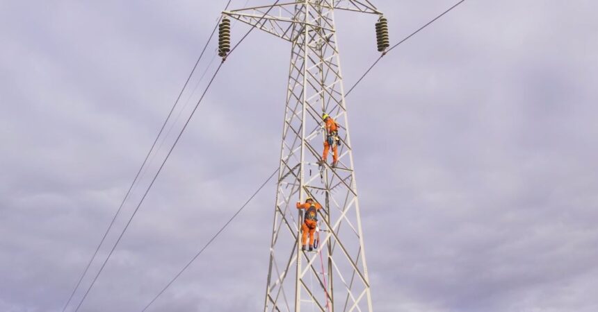 Terna, in Sicilia ammodernata rete elettrica con lavori sotto tensione