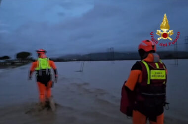 Maltempo in Toscana, esondazioni e trenta opersone soccorse