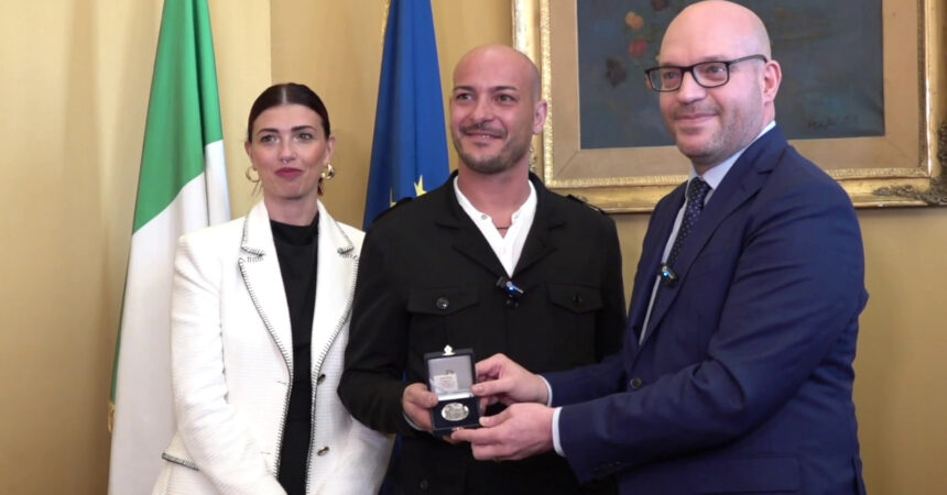 Camera, Fontana premia coppia di nonni under 40