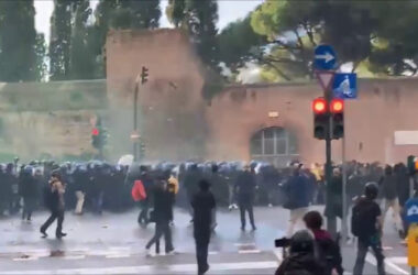 Scontri a Roma tra i manifestanti pro Palestina e le forze dell’ordine