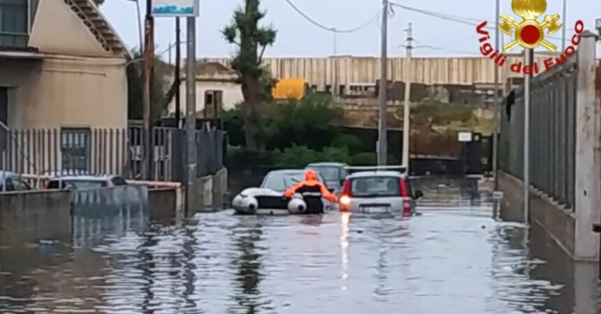 Maltempo e disagi in Sicilia, da Catania a Enna. Aeroporto di Palermo chiuso per allagamenti. Schifani convoca la giunta e predispone interventi