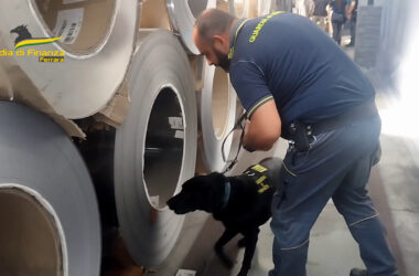 Importavano acciaio evadendo tributi, sequestro a Ferrara