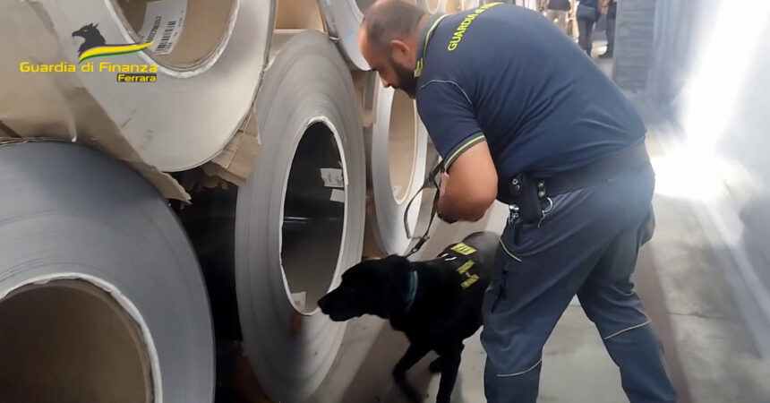 Importavano acciaio evadendo tributi, sequestro a Ferrara