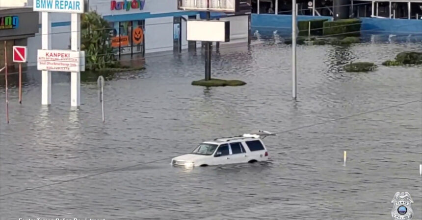 Uragano Milton, strade ancora come fiumi