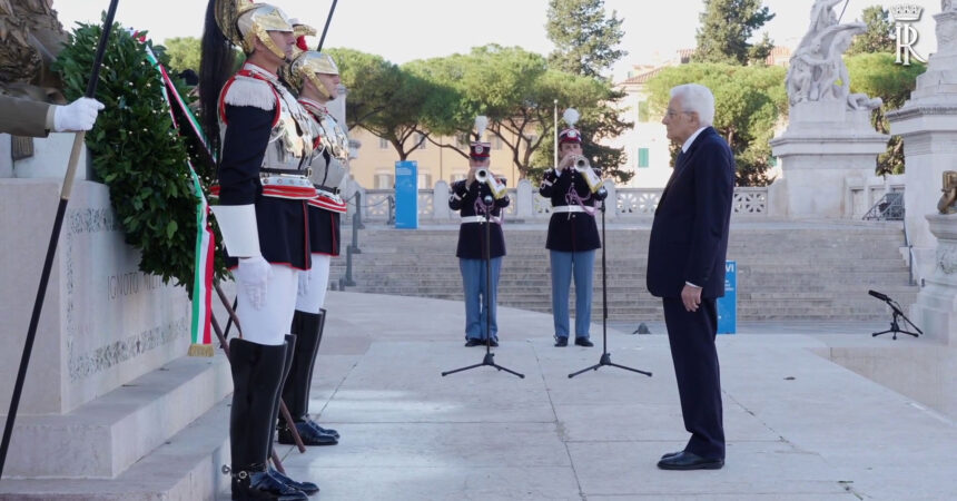 Festa Forze Armate, Mattarella rende omaggio al Milite Ignoto