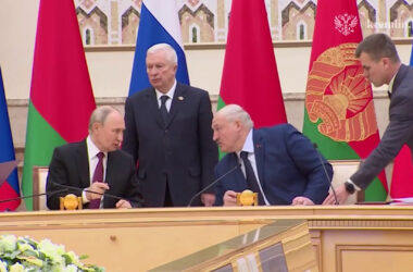 Putin e Lukashenko firmano accordo per la difesa comune