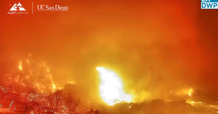 Inferno di fuoco a Los Angeles, le immagini